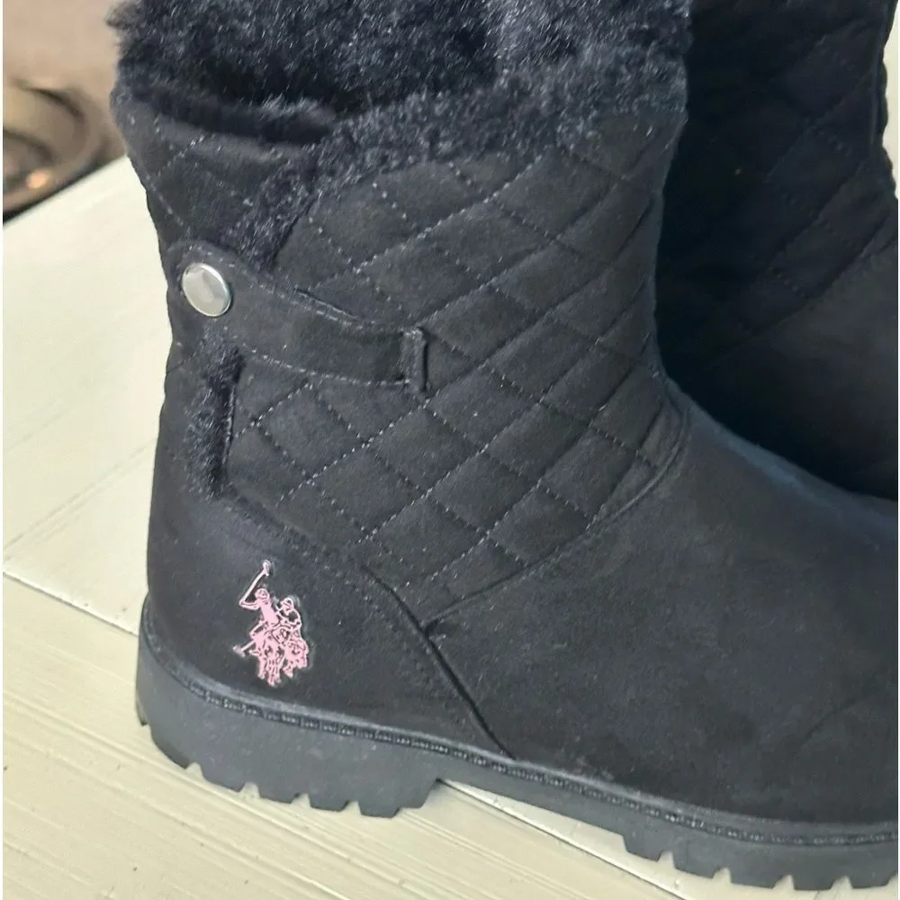 Black quilted faux suede winter slip on boots snap closure fur lined Size 7